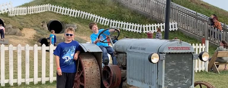 MedinaCHF kids together outdoors