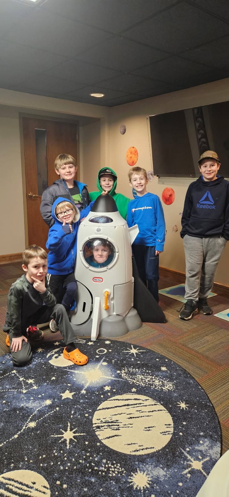 MedinaCHF kids on a space-themed field trip